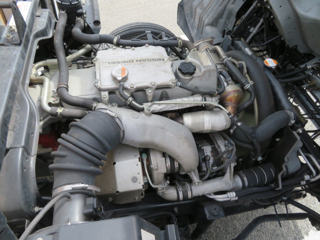 UDトラックスコンドル平ボディ中型（4t）[写真28]