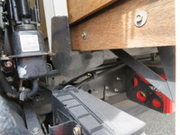 UDトラックスコンドル平ボディ中型（4t）[写真32]