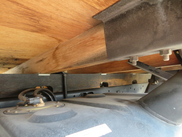 UDトラックスコンドル平ボディ中型（4t）[写真33]