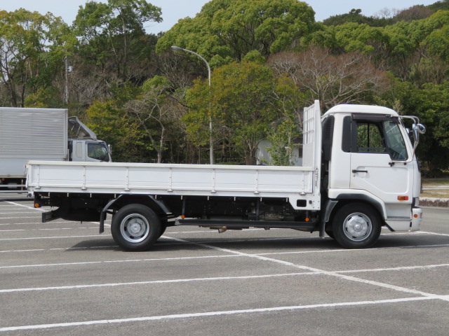 UDトラックスコンドル平ボディ中型（4t）[写真04]