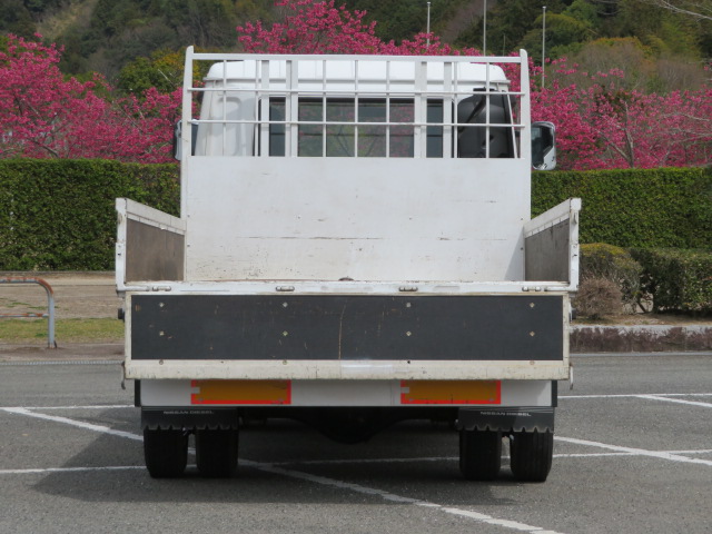 UDトラックスコンドル平ボディ中型（4t）[写真08]