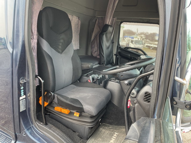 日野プロフィアトレーラーヘッド（トラクターヘッド）大型（10t）[写真24]