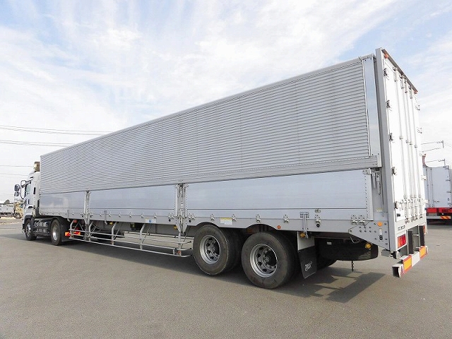 いすゞギガトレーラーヘッド（トラクターヘッド）大型（10t）[写真02]