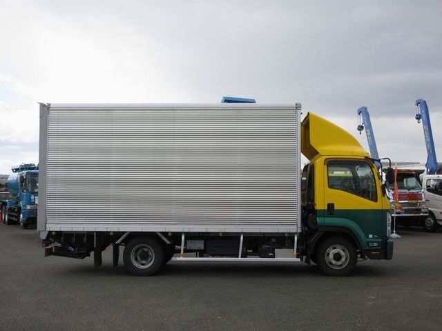 いすゞフォワードアルミバン中型（4t）[写真19]