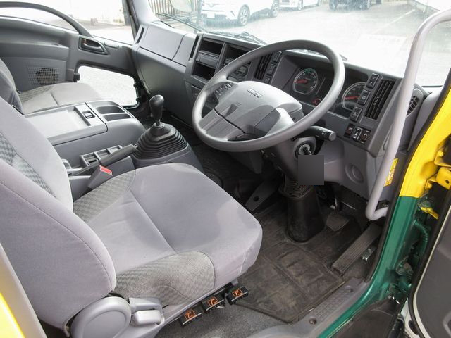 いすゞフォワードアルミバン中型（4t）[写真28]