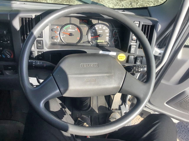 いすゞフォワードセルフクレーン4段増トン（6t・8t）[写真36]