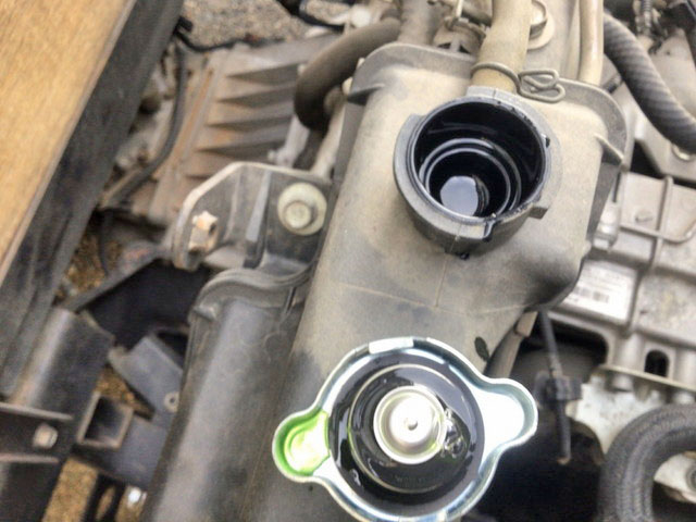 三菱ふそうキャンター平ボディ小型（2t・3t）[写真15]