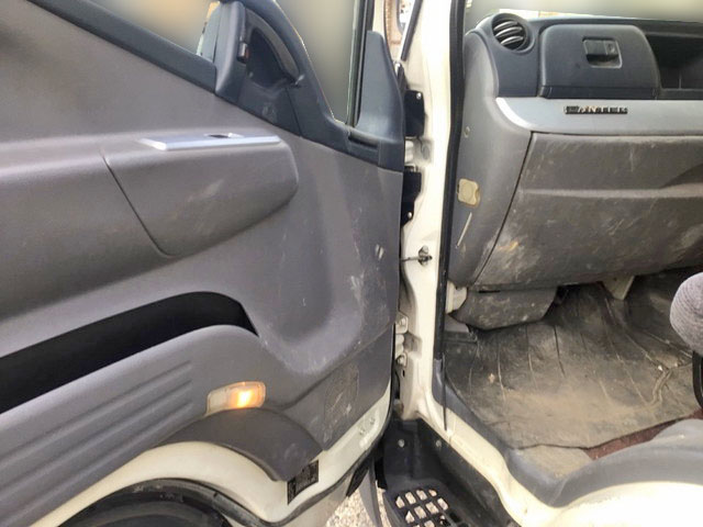 三菱ふそうキャンター平ボディ小型（2t・3t）[写真16]