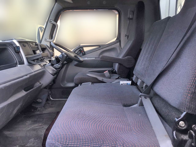 三菱ふそうキャンター平ボディ小型（2t・3t）[写真17]