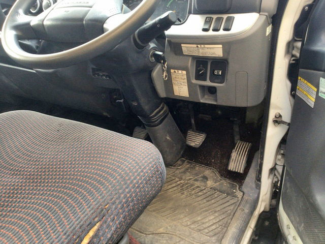 三菱ふそうキャンター平ボディ小型（2t・3t）[写真18]