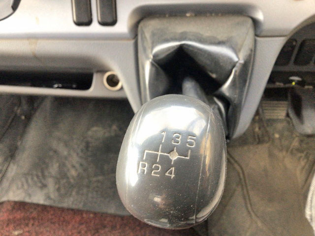 三菱ふそうキャンター平ボディ小型（2t・3t）[写真20]