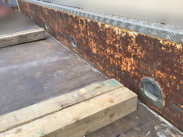 三菱ふそうキャンター平ボディ小型（2t・3t）[写真08]