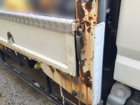 三菱ふそうキャンター平ボディ小型（2t・3t）[写真09]