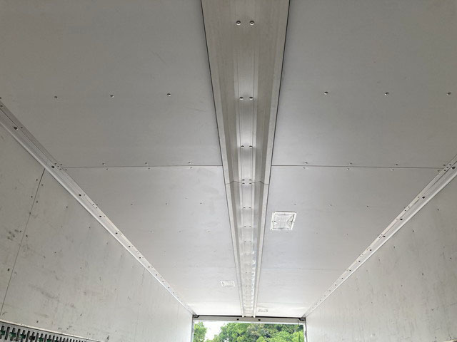 UDトラックスクオンパネルウイング大型（10t）[写真15]