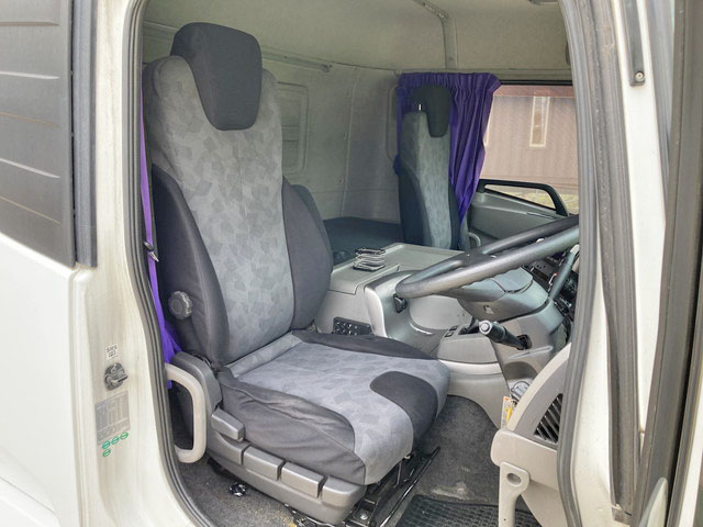 UDトラックスクオンパネルウイング大型（10t）[写真34]