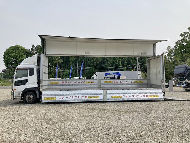 UDトラックスクオンパネルウイング大型（10t）[写真06]