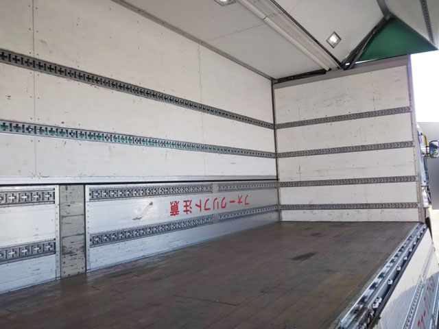 UDトラックスクオンパネルウイング大型（10t）[写真07]