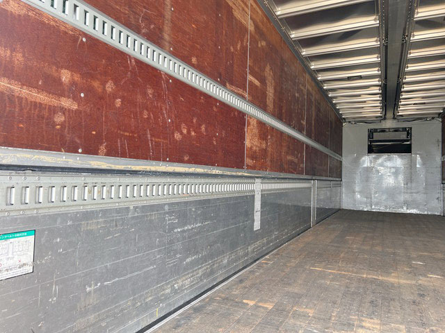 UDトラックスクオン冷蔵冷凍ウイング大型（10t）[写真10]