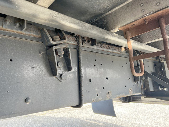 UDトラックスクオン冷蔵冷凍ウイング大型（10t）[写真23]