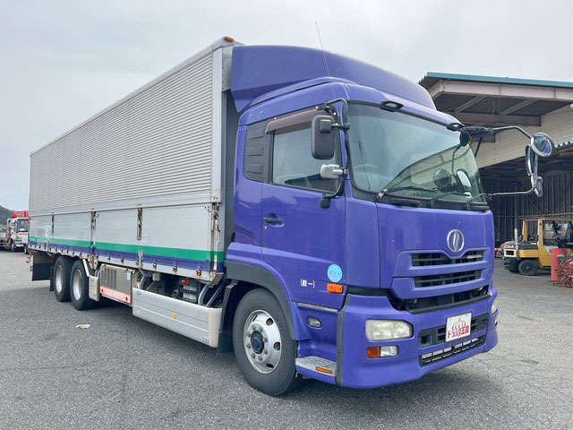 UDトラックスクオン冷蔵冷凍ウイング大型（10t）[写真03]