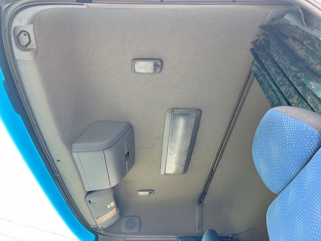 UDトラックスクオン冷蔵冷凍ウイング大型（10t）[写真32]