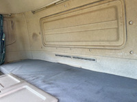 UDトラックスクオン冷蔵冷凍ウイング大型（10t）[写真33]