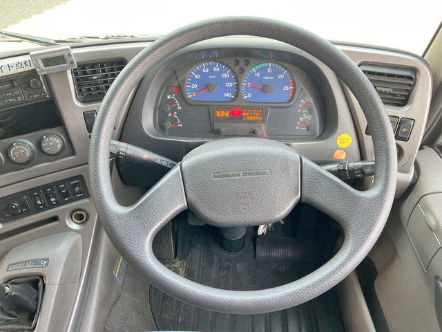 UDトラックスクオン冷蔵冷凍ウイング大型（10t）[写真36]