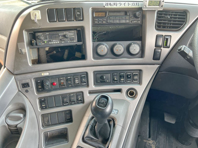 UDトラックスクオン冷蔵冷凍ウイング大型（10t）[写真37]