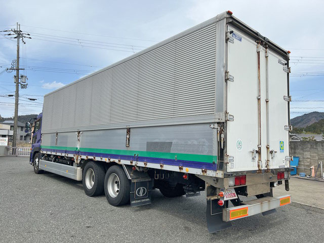 UDトラックスクオン冷蔵冷凍ウイング大型（10t）[写真04]