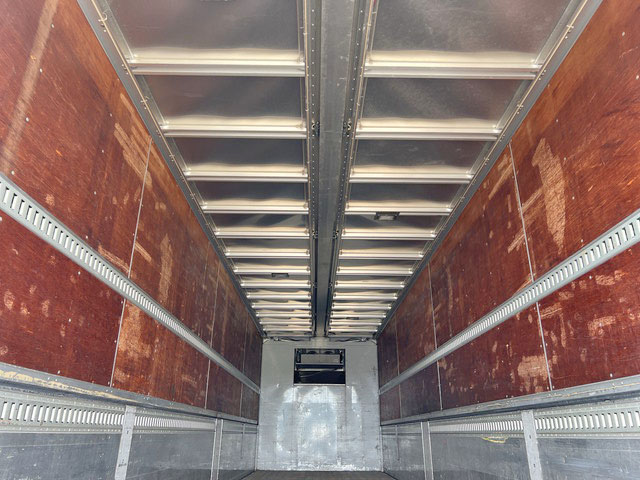 UDトラックスクオン冷蔵冷凍ウイング大型（10t）[写真09]