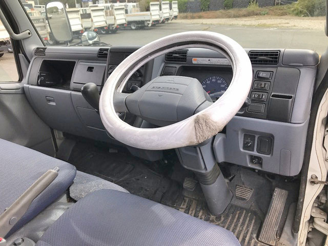 三菱ふそうキャンター冷凍車（冷蔵車）小型（2t・3t）[写真36]