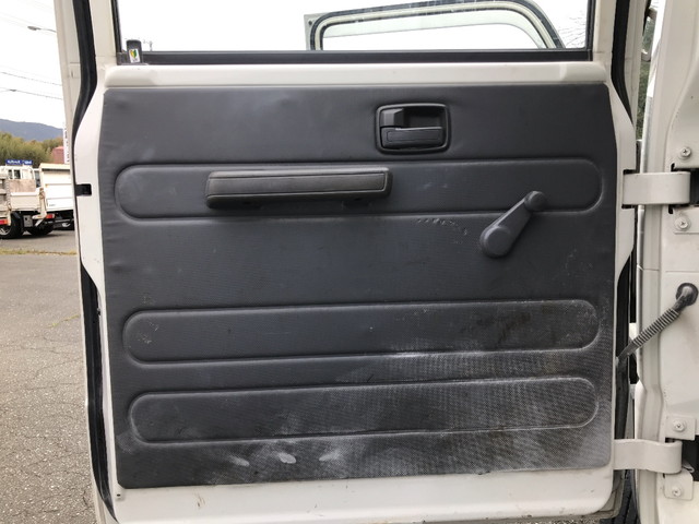 いすゞエルフダブルキャブ（Wキャブ）小型（2t・3t）[写真23]