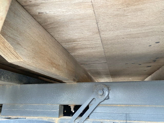 いすゞエルフ平ボディ小型（2t・3t）[写真22]