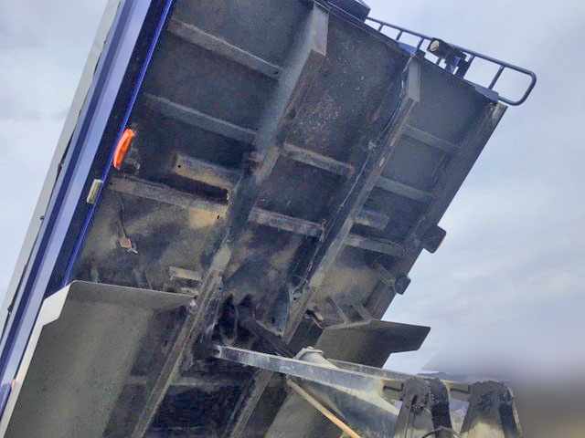 三菱ふそうスーパーグレートダンプ大型（10t）[写真09]