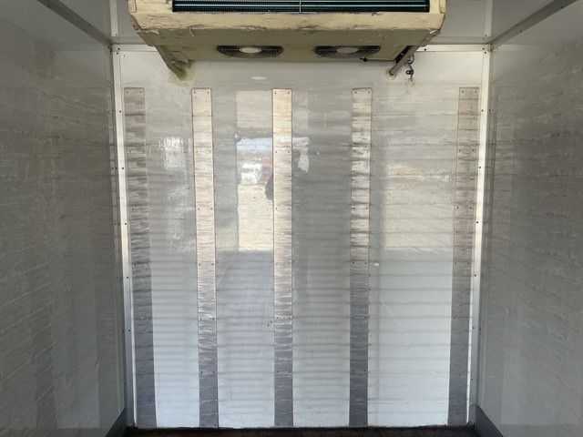 いすゞエルフ冷凍車（冷蔵車）小型（2t・3t）[写真12]