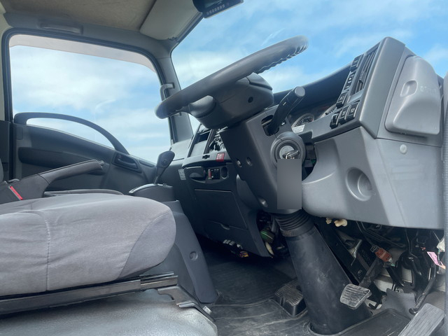 いすゞエルフ冷凍車（冷蔵車）小型（2t・3t）[写真28]