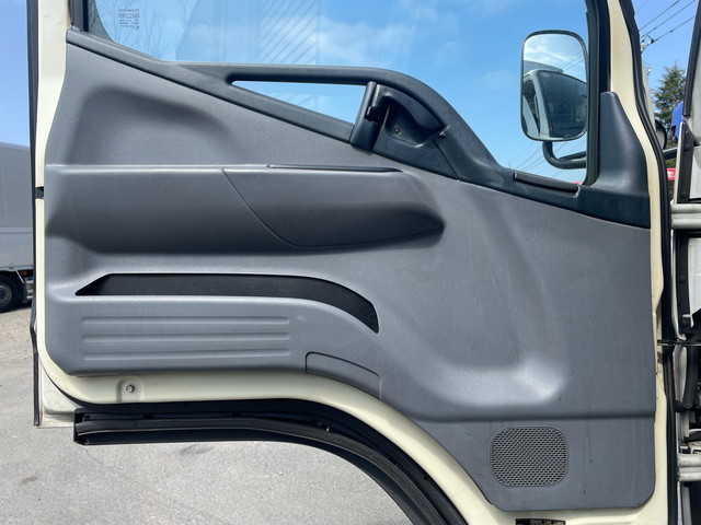 三菱ふそうキャンターアルミバン小型（2t・3t）[写真23]