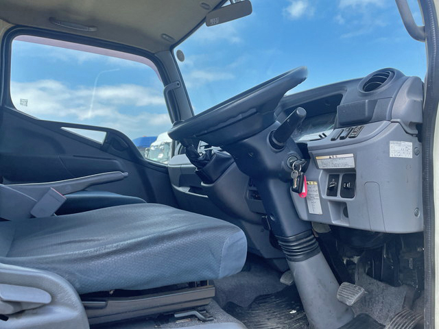 三菱ふそうキャンターアルミバン小型（2t・3t）[写真28]