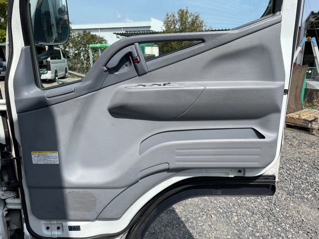 三菱ふそうキャンターアルミバン小型（2t・3t）[写真24]
