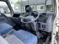 三菱ふそうキャンターアルミバン小型（2t・3t）[写真28]