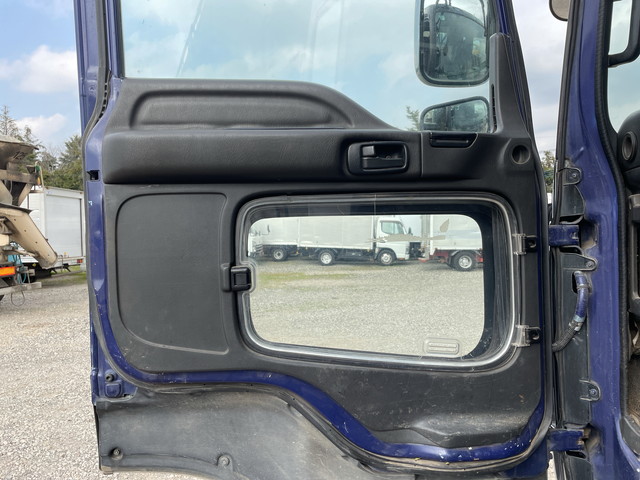 いすゞギガコンテナ専用車大型（10t）[写真22]