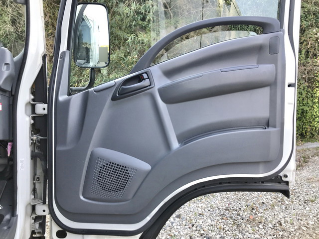 いすゞエルフ冷凍車（冷蔵車）小型（2t・3t）[写真25]