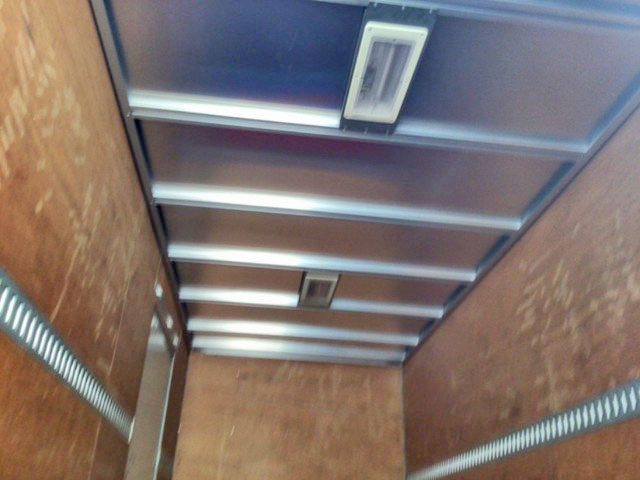 いすゞエルフアルミバン小型（2t・3t）[写真08]