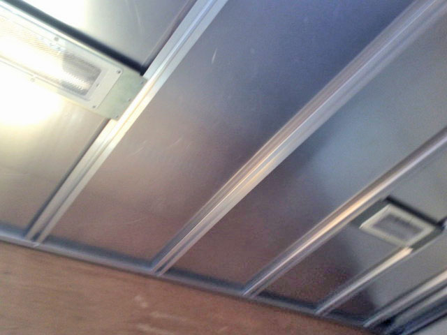 いすゞエルフアルミバン小型（2t・3t）[写真09]