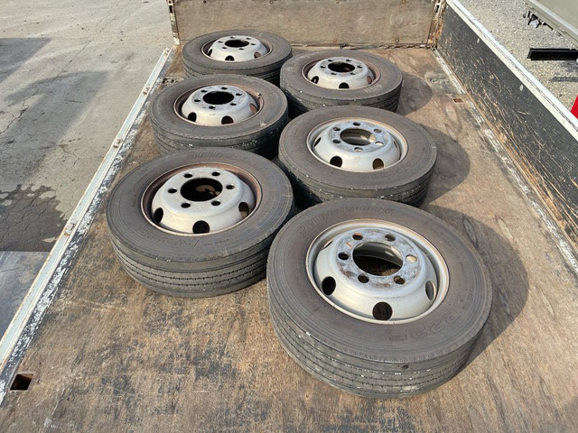 三菱ふそうキャンター平ボディ小型（2t・3t）[写真12]