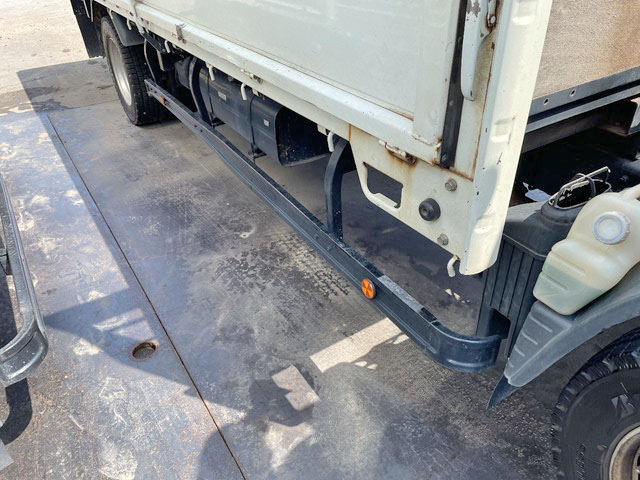 三菱ふそうキャンター平ボディ小型（2t・3t）[写真13]