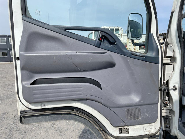 三菱ふそうキャンター平ボディ小型（2t・3t）[写真27]