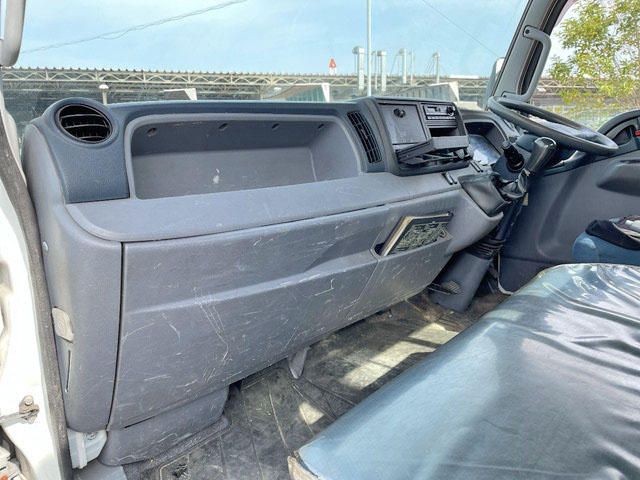 三菱ふそうキャンター平ボディ小型（2t・3t）[写真29]