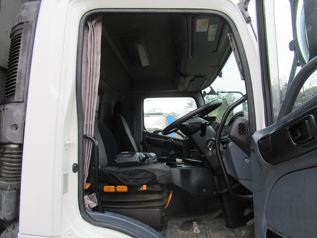 日野プロフィアアルミウイング大型（10t）[写真21]