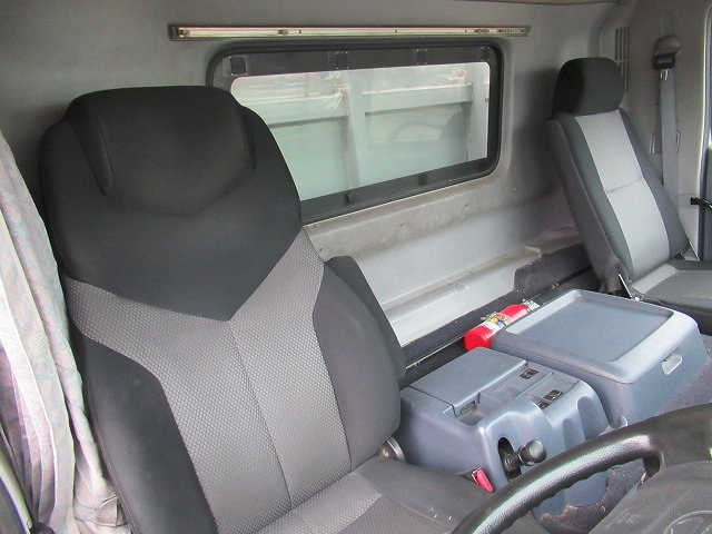 日野プロフィアアルミウイング大型（10t）[写真23]